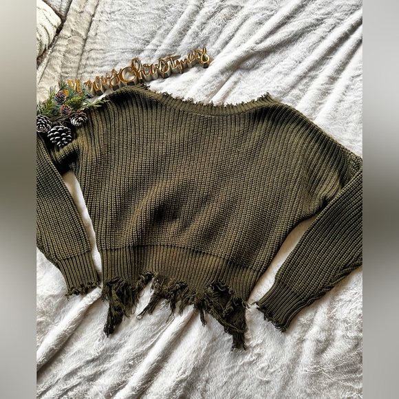 LF BSBW Oversized Cropped Sweater // NWT - Picture 5 of 6